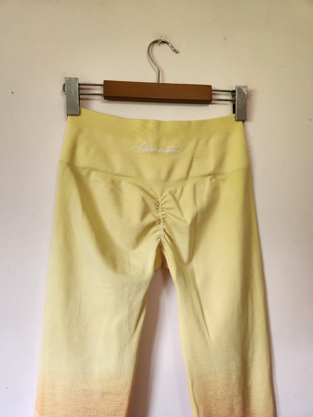 Alphalete Amplify Seamless Ombre Scrunch Bum Leggings Yellow Orange Size Medium - Picture 4 of 9